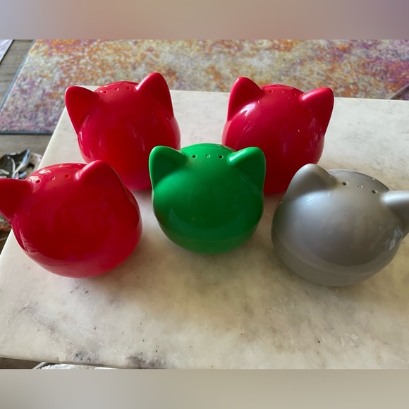 NEW- 5 EMPTY Squishmallow Capsules in Holiday colors red, green, & silver - Picture 2 of 5